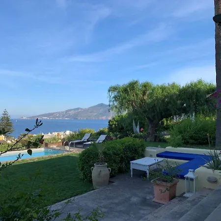 Casa vacanze Del Carrubo Santa Marina Salina